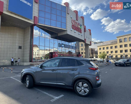 Серый Хендай Kona Electric, объемом двигателя 0 л и пробегом 135 тыс. км за 18999 $, фото 4 на Automoto.ua