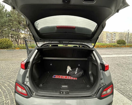 Сірий Хендай Kona Electric, об'ємом двигуна 0 л та пробігом 61 тис. км за 15780 $, фото 12 на Automoto.ua