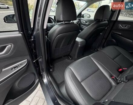 Сірий Хендай Kona Electric, об'ємом двигуна 0 л та пробігом 88 тис. км за 18700 $, фото 40 на Automoto.ua