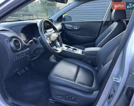 Серый Хендай Kona Electric, объемом двигателя 0 л и пробегом 109 тыс. км за 18450 $, фото 26 на Automoto.ua