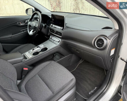 Серый Хендай Kona Electric, объемом двигателя 0 л и пробегом 26 тыс. км за 18850 $, фото 31 на Automoto.ua