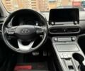 Серый Хендай Kona Electric, объемом двигателя 0 л и пробегом 78 тыс. км за 19500 $, фото 84 на Automoto.ua