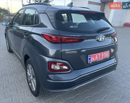 Серый Хендай Kona Electric, объемом двигателя 0 л и пробегом 31 тыс. км за 15450 $, фото 6 на Automoto.ua