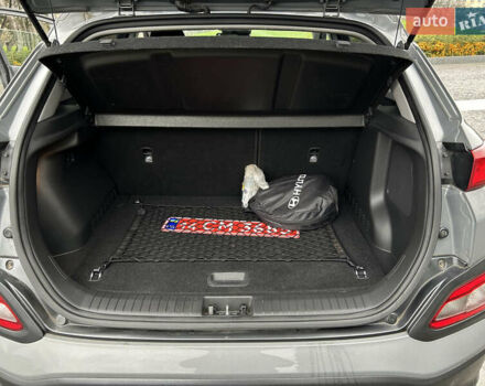 Сірий Хендай Kona Electric, об'ємом двигуна 0 л та пробігом 61 тис. км за 15780 $, фото 10 на Automoto.ua