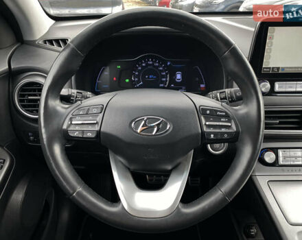 Серый Хендай Kona Electric, объемом двигателя 0 л и пробегом 69 тыс. км за 20400 $, фото 42 на Automoto.ua