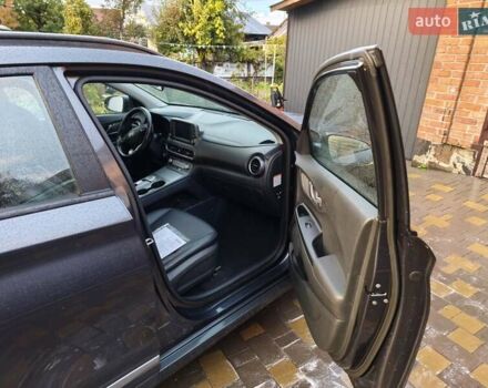 Серый Хендай Kona Electric, объемом двигателя 0 л и пробегом 121 тыс. км за 16000 $, фото 20 на Automoto.ua