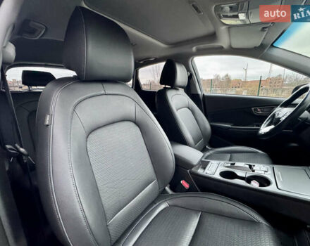 Сірий Хендай Kona Electric, об'ємом двигуна 0 л та пробігом 78 тис. км за 18900 $, фото 29 на Automoto.ua