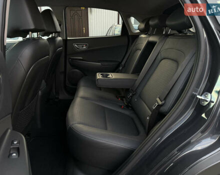 Серый Хендай Kona Electric, объемом двигателя 0 л и пробегом 36 тыс. км за 20700 $, фото 90 на Automoto.ua