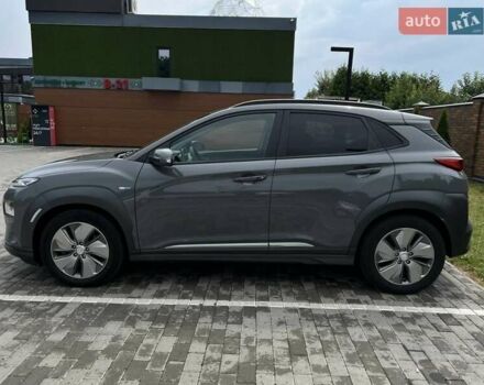 Серый Хендай Kona Electric, объемом двигателя 0 л и пробегом 117 тыс. км за 17990 $, фото 3 на Automoto.ua