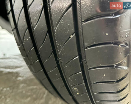 Серый Хендай Kona Electric, объемом двигателя 0 л и пробегом 36 тыс. км за 20700 $, фото 32 на Automoto.ua