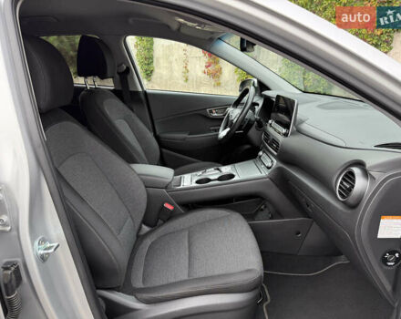 Серый Хендай Kona Electric, объемом двигателя 0 л и пробегом 26 тыс. км за 18850 $, фото 36 на Automoto.ua