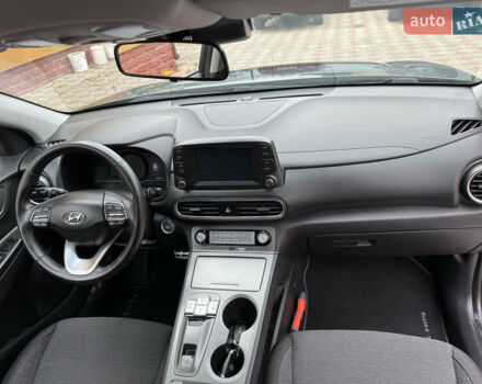 Серый Хендай Kona Electric, объемом двигателя 0 л и пробегом 106 тыс. км за 15999 $, фото 31 на Automoto.ua