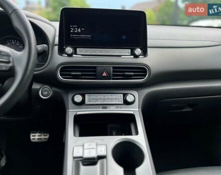 Серый Хендай Kona Electric, объемом двигателя 0 л и пробегом 117 тыс. км за 17990 $, фото 18 на Automoto.ua