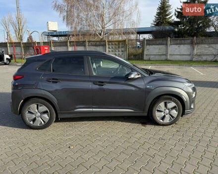 Серый Хендай Kona Electric, объемом двигателя 0 л и пробегом 69 тыс. км за 19300 $, фото 8 на Automoto.ua