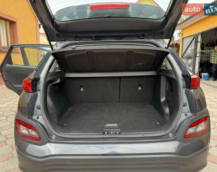 Серый Хендай Kona Electric, объемом двигателя 0 л и пробегом 106 тыс. км за 15999 $, фото 15 на Automoto.ua