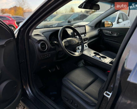 Серый Хендай Kona Electric, объемом двигателя 0 л и пробегом 36 тыс. км за 20700 $, фото 37 на Automoto.ua