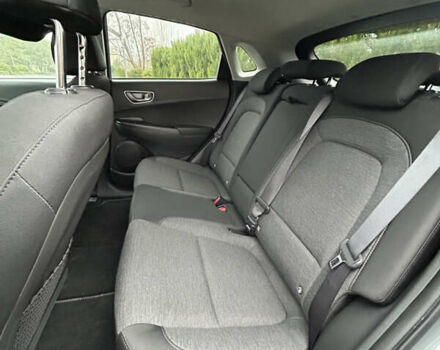 Сірий Хендай Kona Electric, об'ємом двигуна 0 л та пробігом 61 тис. км за 15780 $, фото 28 на Automoto.ua