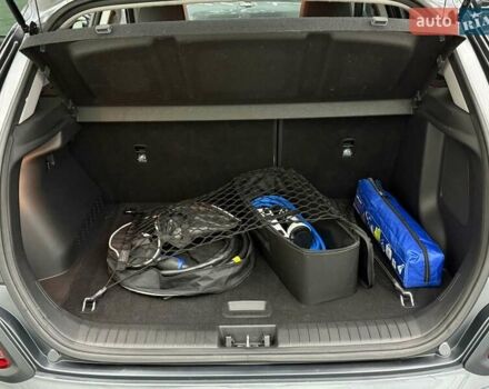 Сірий Хендай Kona Electric, об'ємом двигуна 0 л та пробігом 71 тис. км за 18465 $, фото 17 на Automoto.ua