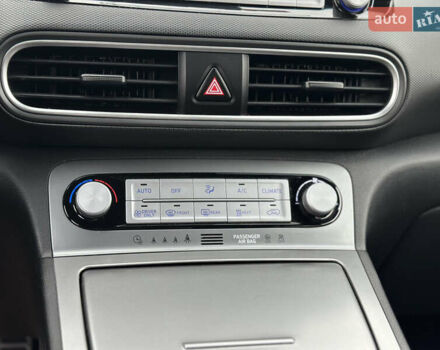 Серый Хендай Kona Electric, объемом двигателя 0 л и пробегом 167 тыс. км за 17700 $, фото 54 на Automoto.ua