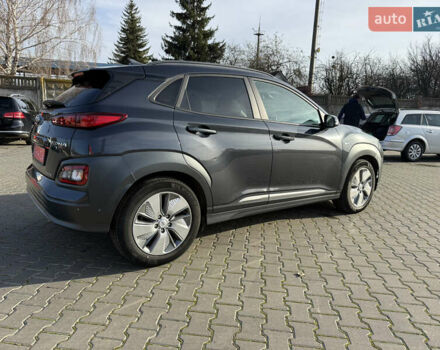Серый Хендай Kona Electric, объемом двигателя 0 л и пробегом 69 тыс. км за 19300 $, фото 9 на Automoto.ua