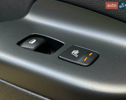 Серый Хендай Kona Electric, объемом двигателя 0 л и пробегом 69 тыс. км за 20400 $, фото 85 на Automoto.ua