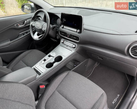 Серый Хендай Kona Electric, объемом двигателя 0 л и пробегом 26 тыс. км за 18850 $, фото 38 на Automoto.ua