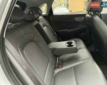 Серый Хендай Kona Electric, объемом двигателя 0 л и пробегом 78 тыс. км за 19500 $, фото 50 на Automoto.ua