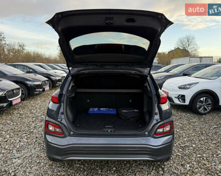 Серый Хендай Kona Electric, объемом двигателя 0 л и пробегом 36 тыс. км за 20700 $, фото 93 на Automoto.ua