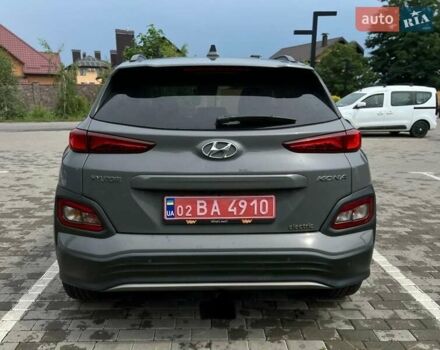 Серый Хендай Kona Electric, объемом двигателя 0 л и пробегом 117 тыс. км за 17990 $, фото 5 на Automoto.ua