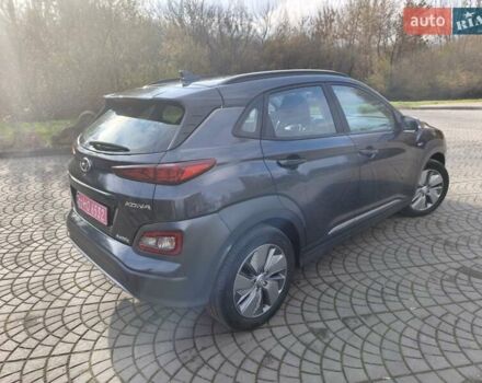 Серый Хендай Kona Electric, объемом двигателя 0 л и пробегом 122 тыс. км за 16550 $, фото 2 на Automoto.ua