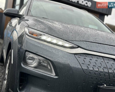 Серый Хендай Kona Electric, объемом двигателя 0 л и пробегом 167 тыс. км за 17700 $, фото 6 на Automoto.ua