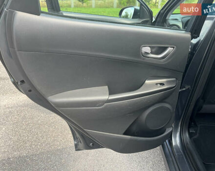 Серый Хендай Kona Electric, объемом двигателя 0 л и пробегом 49 тыс. км за 14900 $, фото 30 на Automoto.ua