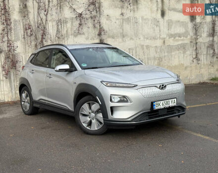 Серый Хендай Kona Electric, объемом двигателя 0 л и пробегом 26 тыс. км за 18850 $, фото 7 на Automoto.ua