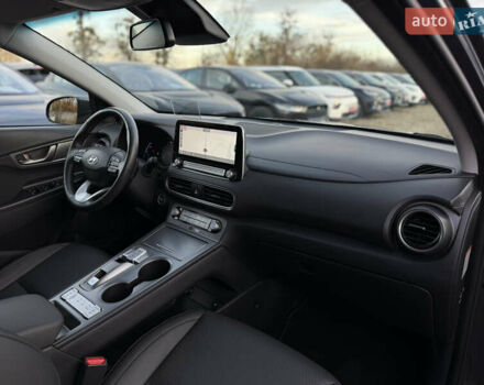 Серый Хендай Kona Electric, объемом двигателя 0 л и пробегом 36 тыс. км за 20700 $, фото 99 на Automoto.ua