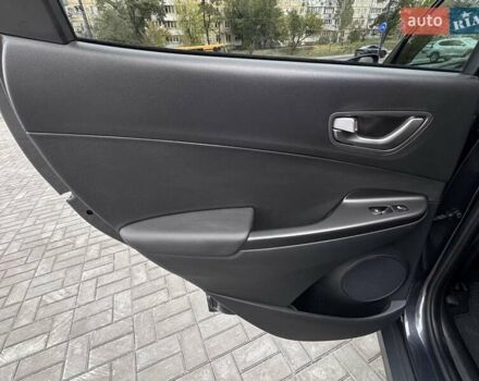 Сірий Хендай Kona Electric, об'ємом двигуна 0 л та пробігом 88 тис. км за 18700 $, фото 39 на Automoto.ua