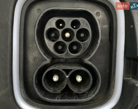 Серый Хендай Kona Electric, объемом двигателя 0 л и пробегом 69 тыс. км за 20400 $, фото 12 на Automoto.ua