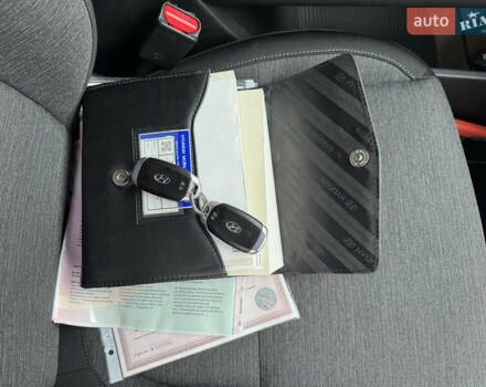 Серый Хендай Kona Electric, объемом двигателя 0 л и пробегом 106 тыс. км за 15999 $, фото 57 на Automoto.ua