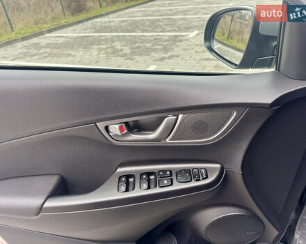 Сірий Хендай Kona Electric, об'ємом двигуна 0 л та пробігом 78 тис. км за 18900 $, фото 41 на Automoto.ua