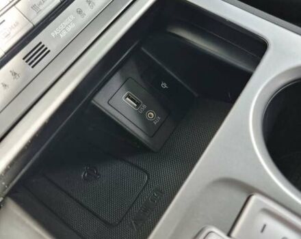 Серый Хендай Kona Electric, объемом двигателя 0 л и пробегом 42 тыс. км за 16200 $, фото 35 на Automoto.ua