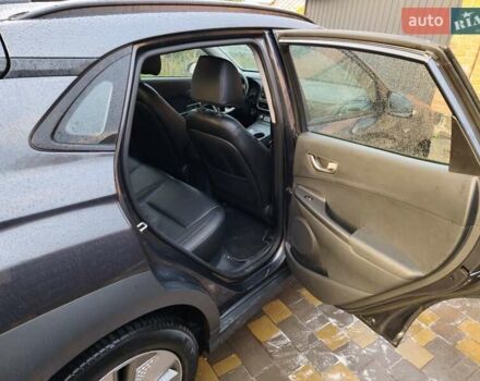 Серый Хендай Kona Electric, объемом двигателя 0 л и пробегом 121 тыс. км за 16000 $, фото 19 на Automoto.ua