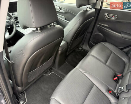 Серый Хендай Kona Electric, объемом двигателя 0 л и пробегом 52 тыс. км за 19000 $, фото 35 на Automoto.ua