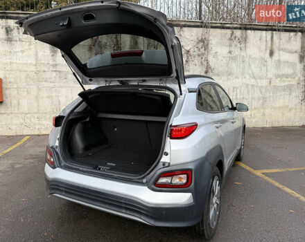 Серый Хендай Kona Electric, объемом двигателя 0 л и пробегом 26 тыс. км за 18850 $, фото 25 на Automoto.ua