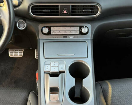 Серый Хендай Kona Electric, объемом двигателя 0 л и пробегом 77 тыс. км за 19700 $, фото 11 на Automoto.ua