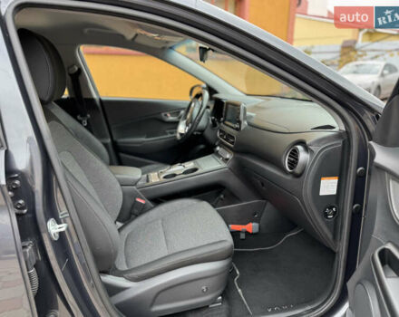 Серый Хендай Kona Electric, объемом двигателя 0 л и пробегом 106 тыс. км за 15999 $, фото 56 на Automoto.ua