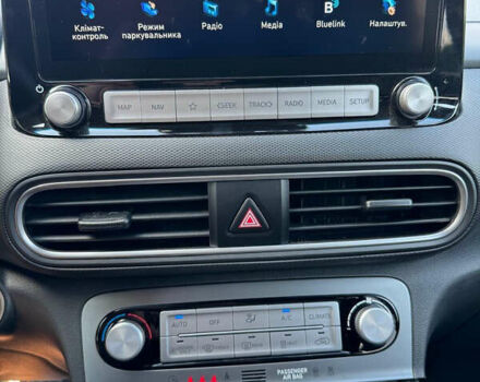 Серый Хендай Kona Electric, объемом двигателя 0 л и пробегом 44 тыс. км за 13400 $, фото 24 на Automoto.ua