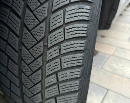 Серый Хендай Kona Electric, объемом двигателя 0 л и пробегом 125 тыс. км за 16900 $, фото 10 на Automoto.ua