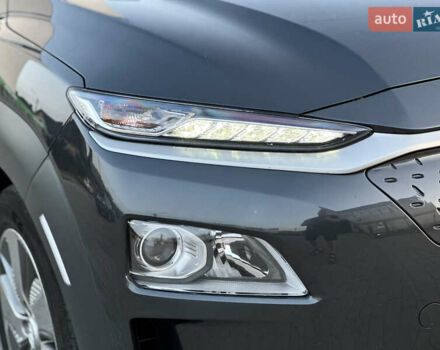 Серый Хендай Kona Electric, объемом двигателя 0 л и пробегом 159 тыс. км за 16900 $, фото 22 на Automoto.ua