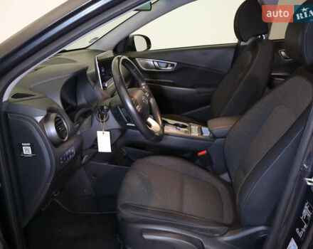 Серый Хендай Kona Electric, объемом двигателя 0 л и пробегом 155 тыс. км за 17400 $, фото 7 на Automoto.ua