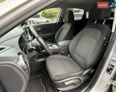 Серый Хендай Kona Electric, объемом двигателя 0 л и пробегом 26 тыс. км за 18850 $, фото 61 на Automoto.ua