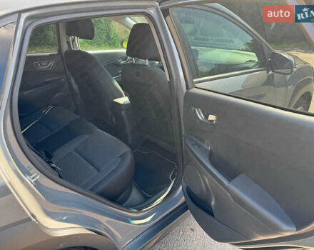 Серый Хендай Kona Electric, объемом двигателя 0 л и пробегом 44 тыс. км за 13400 $, фото 16 на Automoto.ua